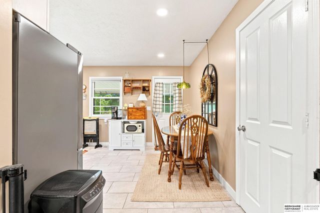 5912 N 69th Street, Omaha, NE 68104