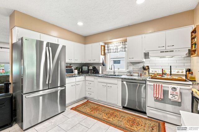5912 N 69th Street, Omaha, NE 68104