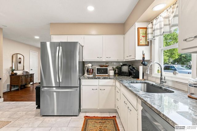 5912 N 69th Street, Omaha, NE 68104