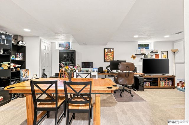 5912 N 69th Street, Omaha, NE 68104