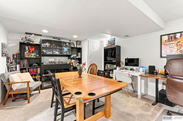 5912 N 69th Street, Omaha, NE 68104
