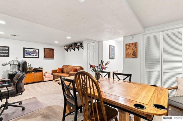 5912 N 69th Street, Omaha, NE 68104