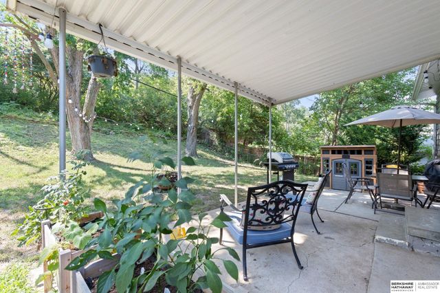 5912 N 69th Street, Omaha, NE 68104