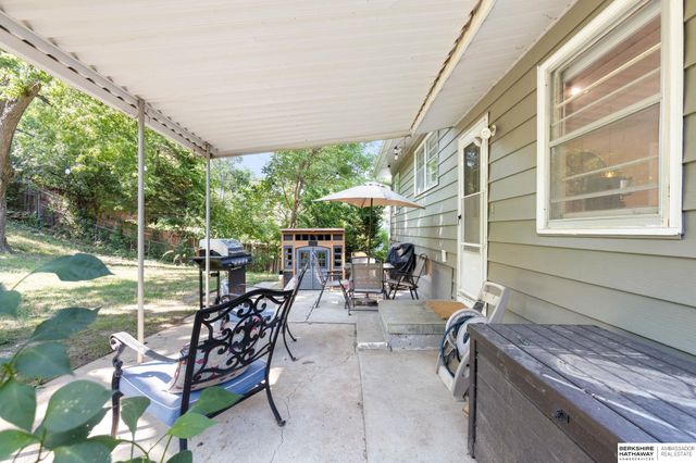 5912 N 69th Street, Omaha, NE 68104