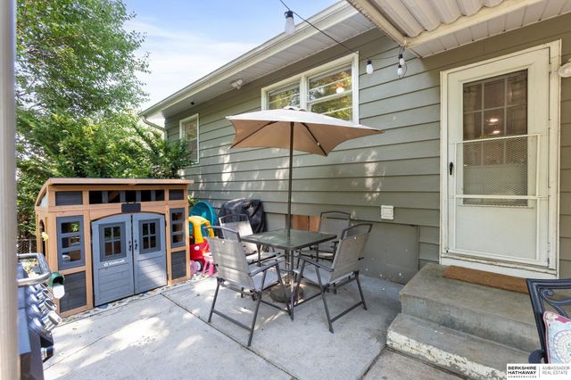 5912 N 69th Street, Omaha, NE 68104