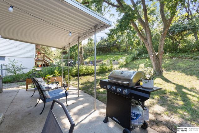 5912 N 69th Street, Omaha, NE 68104
