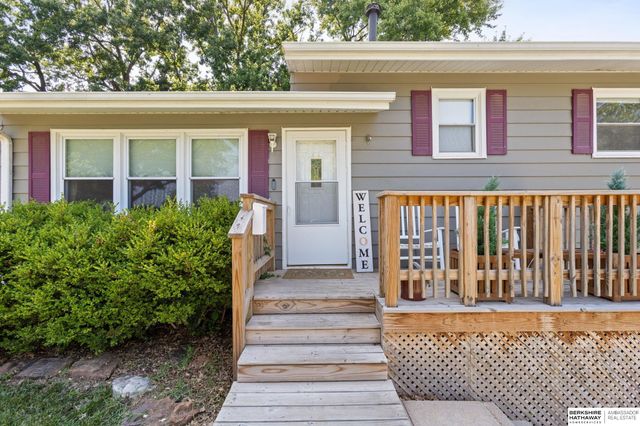 5912 N 69th Street, Omaha, NE 68104
