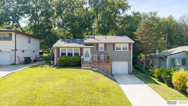 5912 N 69th Street, Omaha, NE 68104