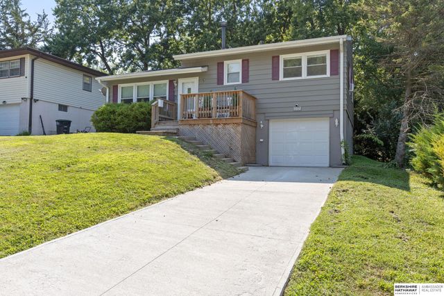 5912 N 69th Street, Omaha, NE 68104