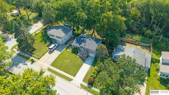 5912 N 69th Street, Omaha, NE 68104