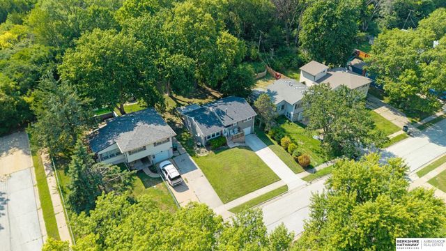 5912 N 69th Street, Omaha, NE 68104