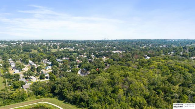5912 N 69th Street, Omaha, NE 68104