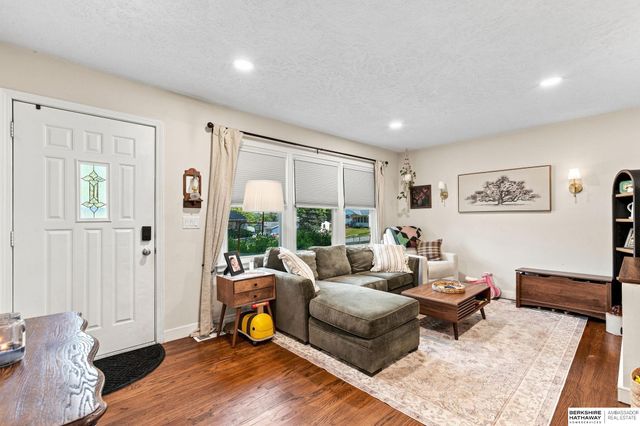 5912 N 69th Street, Omaha, NE 68104