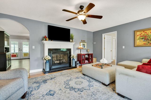 160 Crabtree Drive, Tunnel Hill, GA 30755