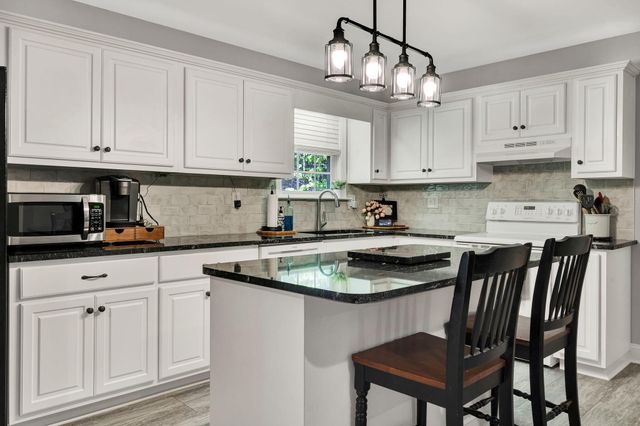 160 Crabtree Drive, Tunnel Hill, GA 30755
