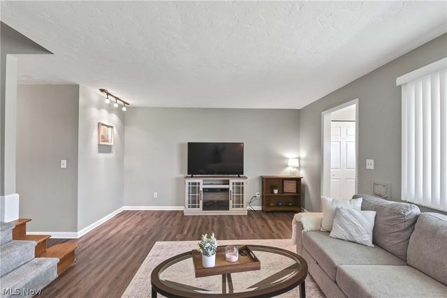 25345 Country Club Boulevard 12-11, North Olmsted, OH 44070