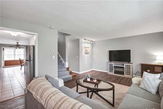 25345 Country Club Boulevard 12-11, North Olmsted, OH 44070