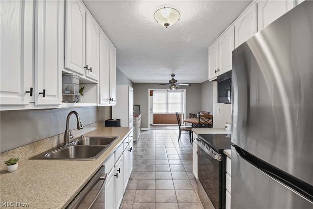 25345 Country Club Boulevard 12-11, North Olmsted, OH 44070