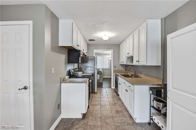 25345 Country Club Boulevard 12-11, North Olmsted, OH 44070