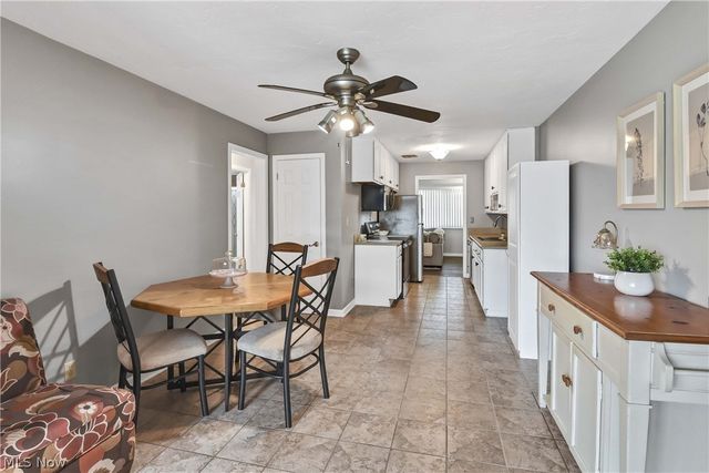 25345 Country Club Boulevard 12-11, North Olmsted, OH 44070