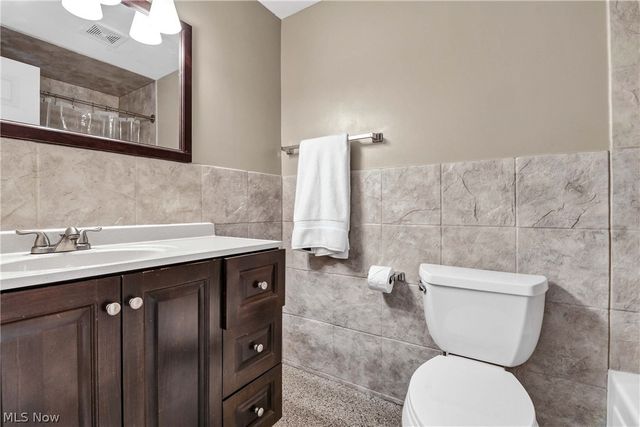 25345 Country Club Boulevard 12-11, North Olmsted, OH 44070