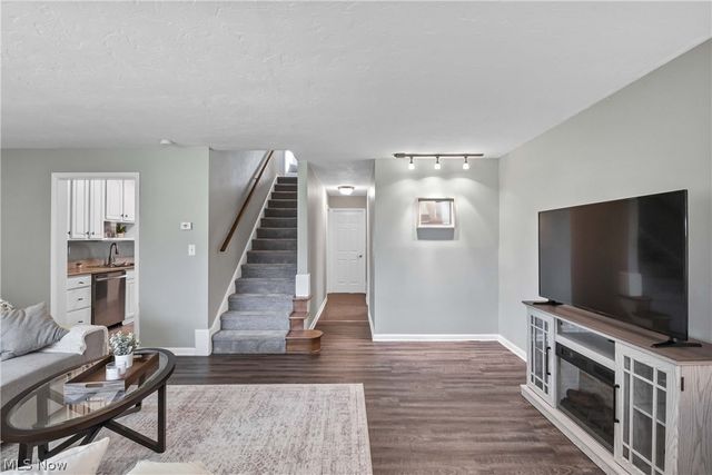 25345 Country Club Boulevard 12-11, North Olmsted, OH 44070