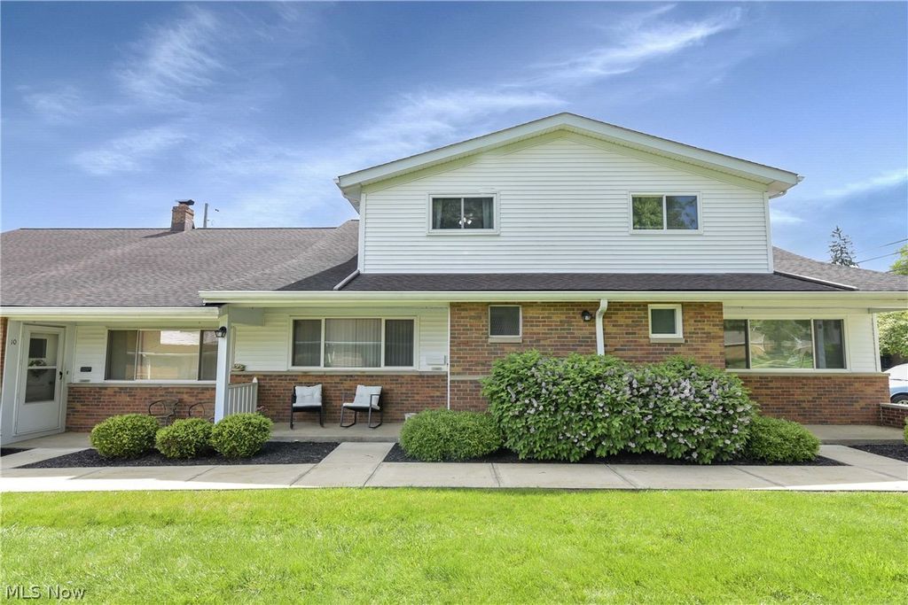 25345 Country Club Boulevard 12-11, North Olmsted, OH 44070