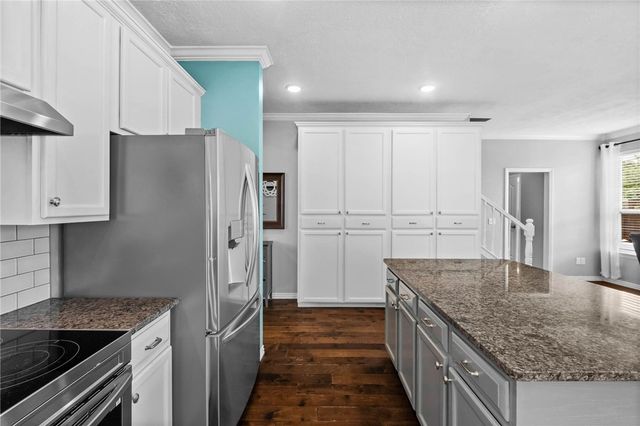 5203 S 45th Street, Rogers, AR 72758