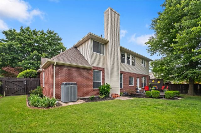 5203 S 45th Street, Rogers, AR 72758