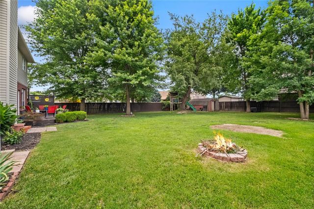 5203 S 45th Street, Rogers, AR 72758
