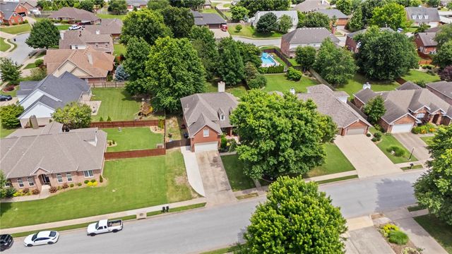 5203 S 45th Street, Rogers, AR 72758