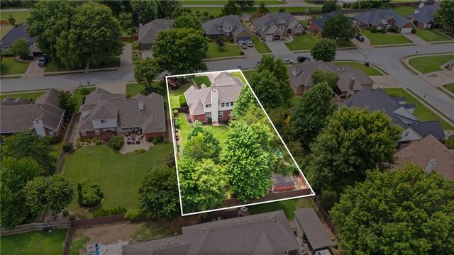 5203 S 45th Street, Rogers, AR 72758