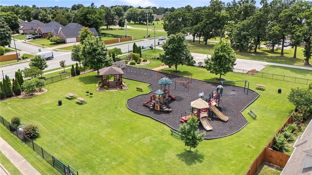 5203 S 45th Street, Rogers, AR 72758