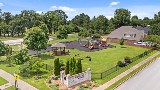 5203 S 45th Street, Rogers, AR 72758