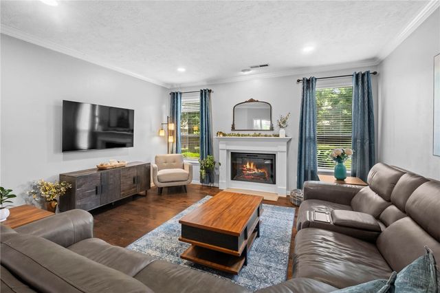 5203 S 45th Street, Rogers, AR 72758