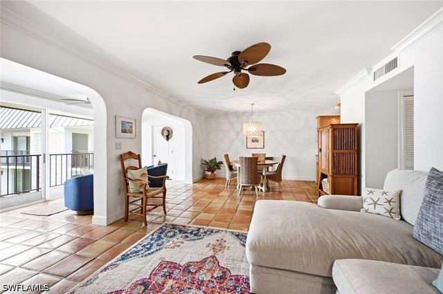 333 Harbour DR 209, Naples, FL 34103