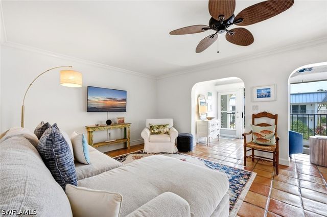 333 Harbour DR 209, Naples, FL 34103