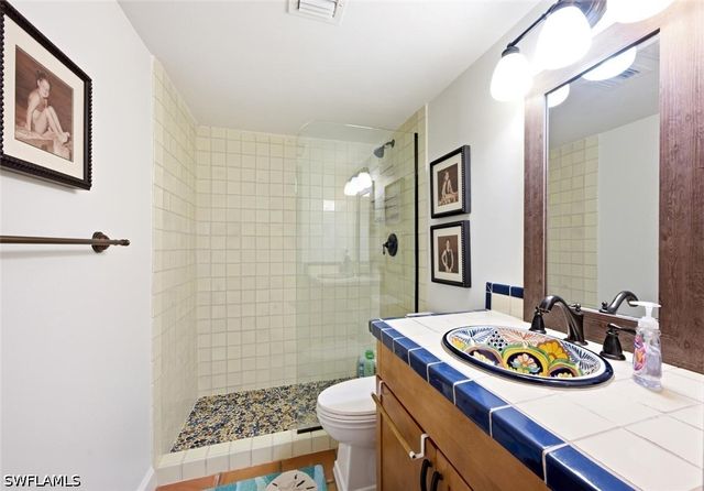 333 Harbour DR 209, Naples, FL 34103