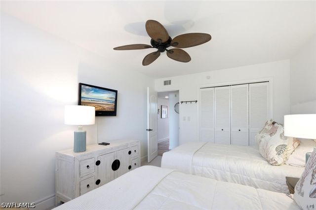333 Harbour DR 209, Naples, FL 34103