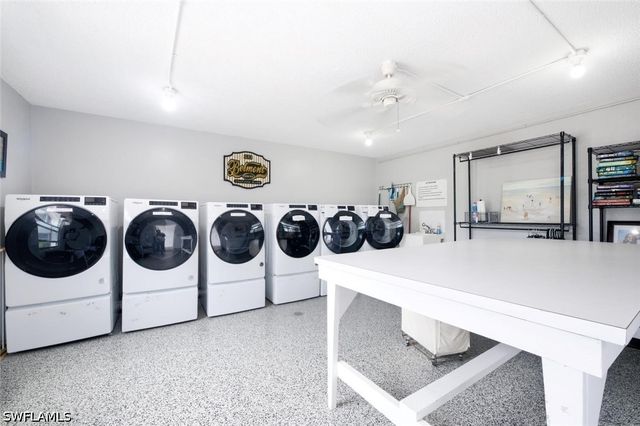 333 Harbour DR 209, Naples, FL 34103