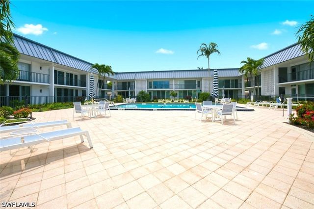 333 Harbour DR 209, Naples, FL 34103