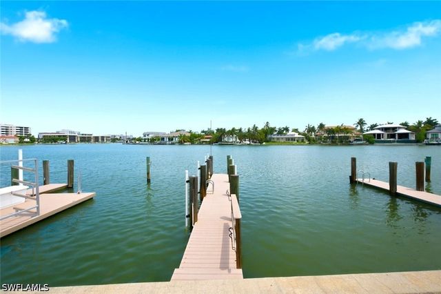 333 Harbour DR 209, Naples, FL 34103