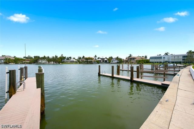 333 Harbour DR 209, Naples, FL 34103