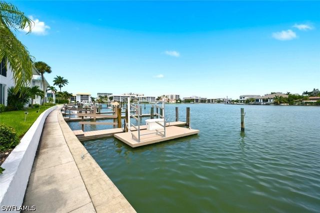 333 Harbour DR 209, Naples, FL 34103