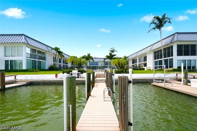 333 Harbour DR 209, Naples, FL 34103