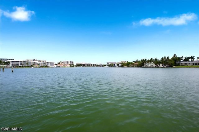 333 Harbour DR 209, Naples, FL 34103