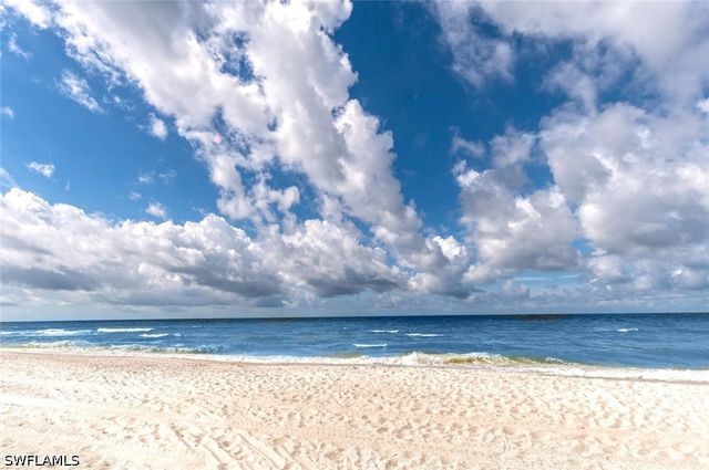 333 Harbour DR 209, Naples, FL 34103