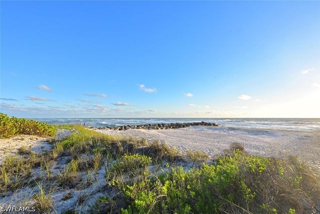 333 Harbour DR 209, Naples, FL 34103