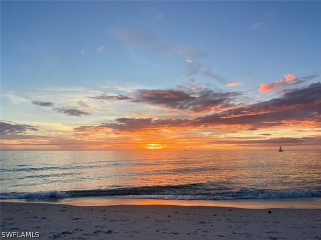 333 Harbour DR 209, Naples, FL 34103