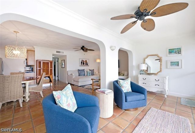 333 Harbour DR 209, Naples, FL 34103